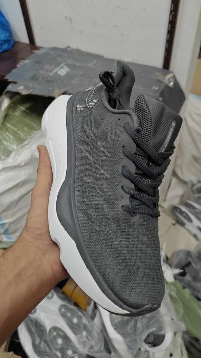 UNDERR ARMOUR INFINITE BLACK