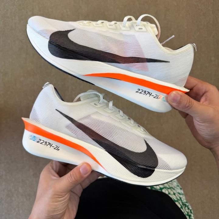 Nik ee Air zoom Vaporfly Next 4 cream black
