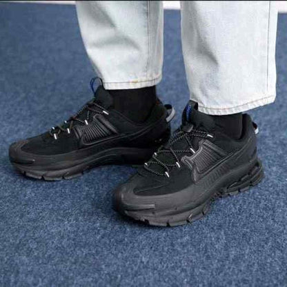 Nikkee Zoom Vomero Roam triple Black