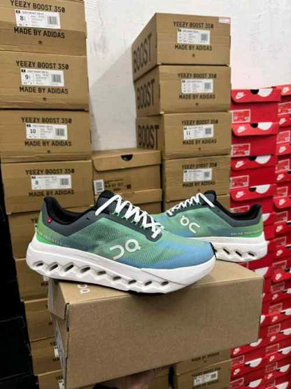 On Cloud surfer Honeydew Ivory