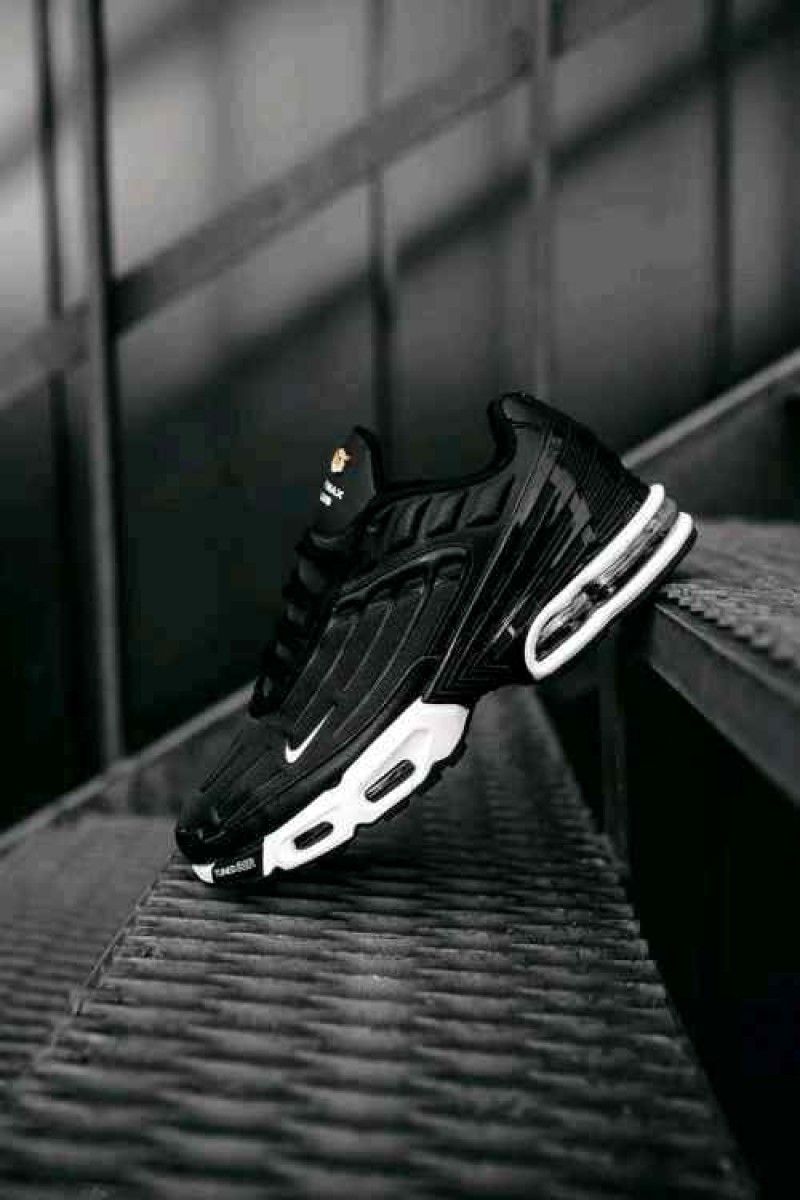 NIKkEE AIRMAX PLUS 3 TN BLACK WHITE
