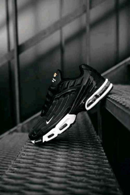 NIKkEE AIRMAX PLUS 3 TN BLACK WHITE