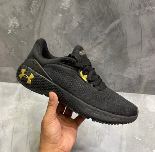 UNDERR ARMOUR hovr machina 3