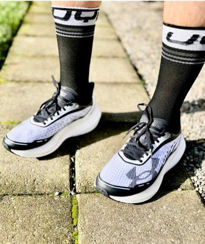 UNNDER ARMOUR VELOCITY DISTANCE