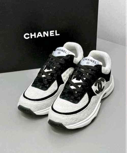 CHANEEL CC EMBOSSED LOGO WHITE BLACK SUEDE