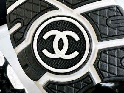 CHANEEL CC EMBOSSED LOGO WHITE BLACK SUEDE