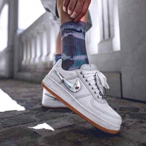 N.IKE AIRFORCE TRAVIS SCOTT SAIL