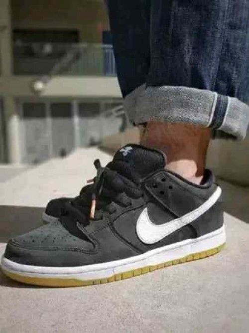 NIK.E SB DUNK LOW PRO GUM