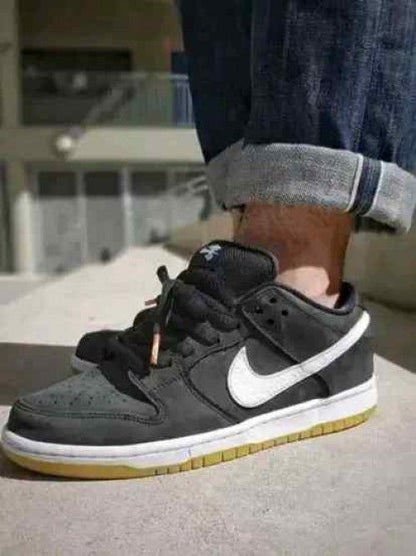 NIK.E SB DUNK LOW PRO GUM