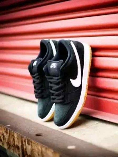 NIK.E SB DUNK LOW PRO GUM