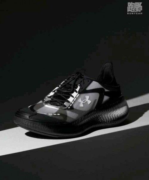 UA. ECHO SLIPSPEED BLACK WHITE