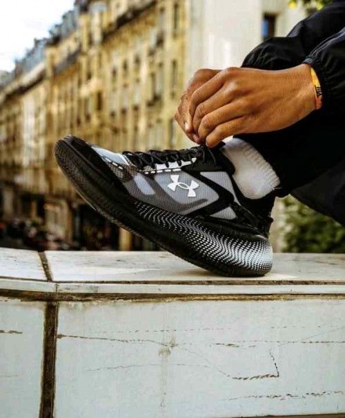 UA. ECHO SLIPSPEED BLACK WHITE