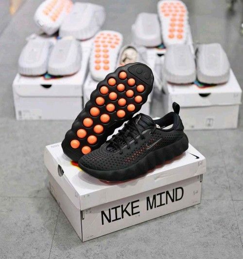 NIK.E MIND 002 HYPER CRIMSON BLACK