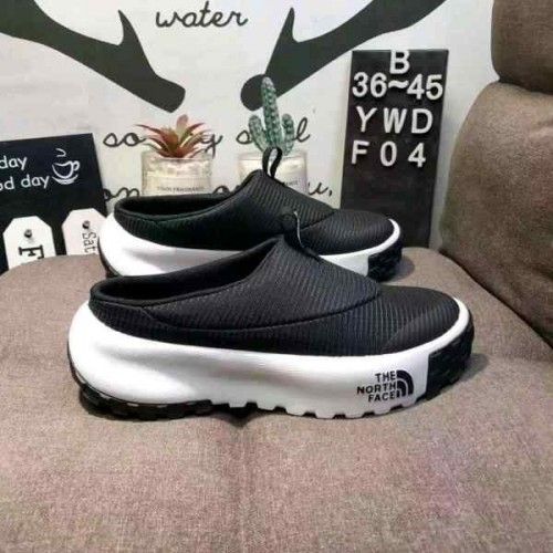 THE NORTH. FACE. NEVER STOP MULE BLACK WHITE