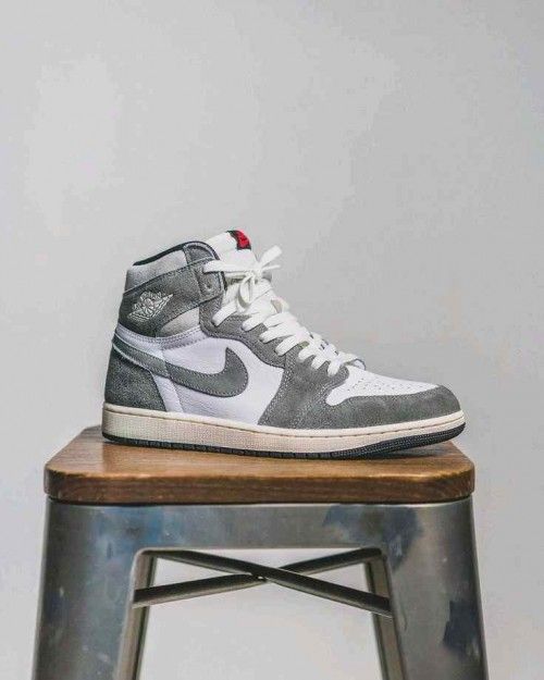 AIR JORDAN RETRO 1 WASHED GREY