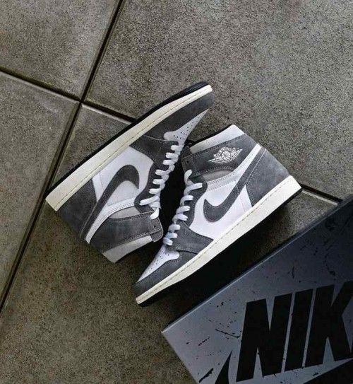 AIR JORDAN RETRO 1 WASHED GREY