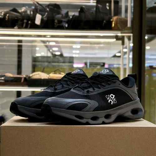 ON RUNNING CLOUD SOLO BLACK GREY