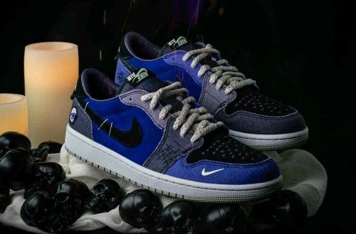 AIR JORDAN RETRO 1 LOW OG ZION WILLIAMSON REGENCY PURPLE AND DARK RAISIN