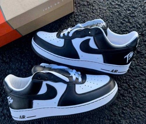NIK.E AIRFORCE 1 LOW TERROR SQUAD BLACK WHITE