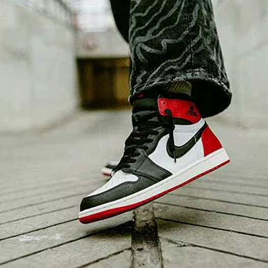 AIR JORDAN RETRO 1 OG BLACK TOE HIGH REIMAGINED