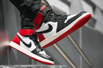AIR JORDAN RETRO 1 OG BLACK TOE HIGH REIMAGINED