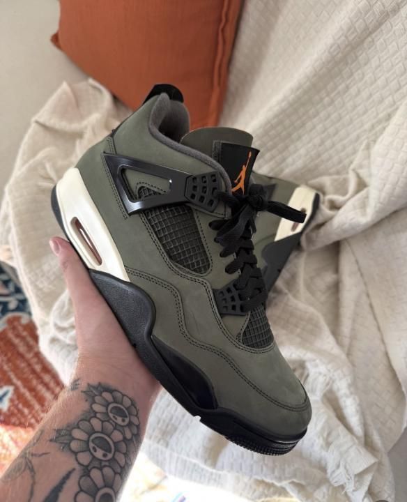 Air Jordan Retro 4 X Undefeated Deep Green