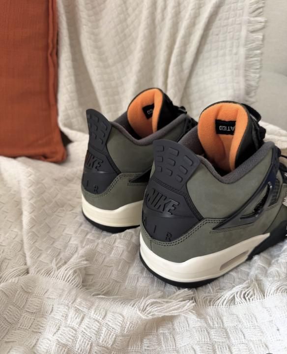 Air Jordan Retro 4 X Undefeated Deep Green