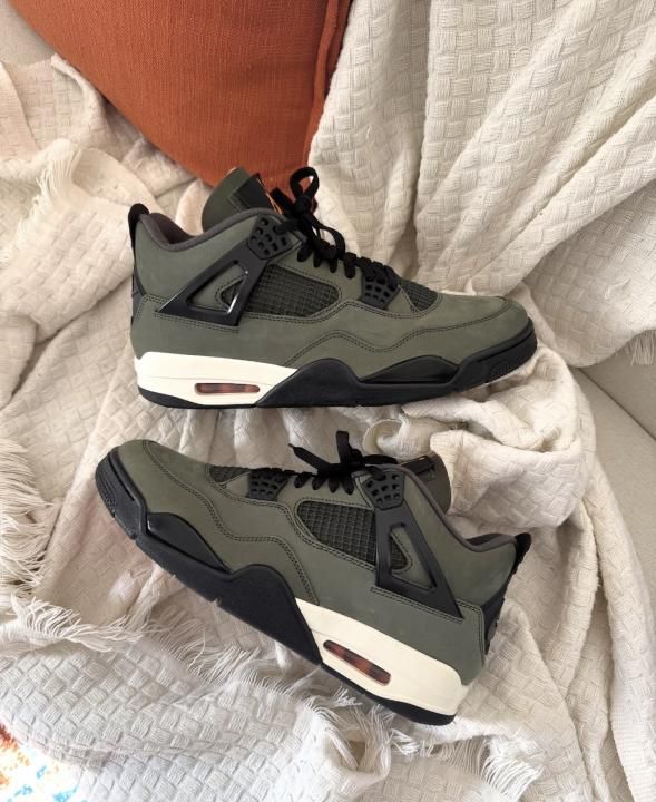 Air Jordan Retro 4 X Undefeated Deep Green
