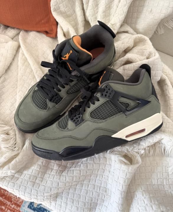 Air Jordan Retro 4 X Undefeated Deep Green