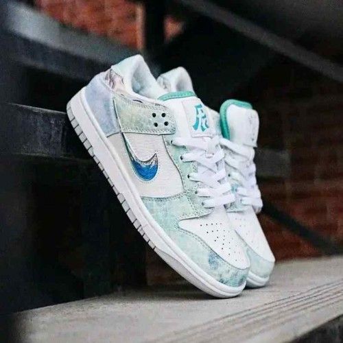 SB DUNK LOW YEAR OF THE DRAGON