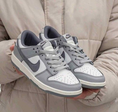 NI.KE SB DUNK LOW LIGHT CARBON