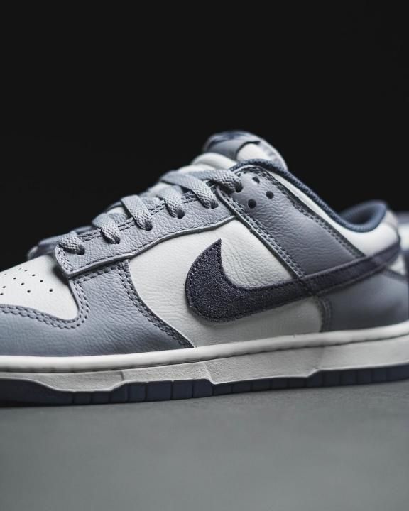 NI.KE SB DUNK LOW LIGHT CARBON