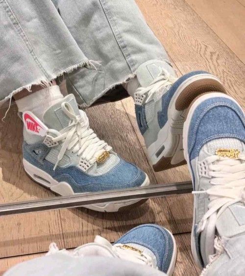 AIR JORDAN RETRO 4 WORN BLUE DENIM