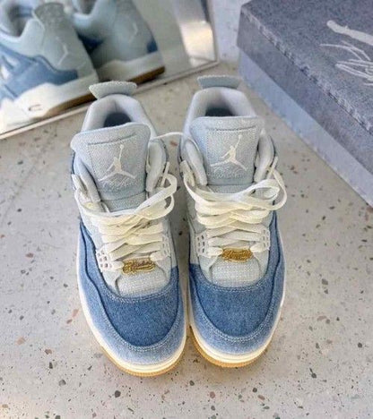 AIR JORDAN RETRO 4 WORN BLUE DENIM