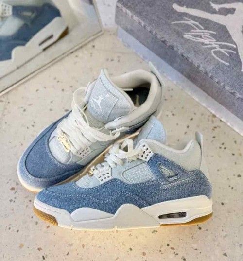 AIR JORDAN RETRO 4 WORN BLUE DENIM