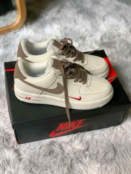 NIK.E AIRFORCE 1 COFFEE MILK