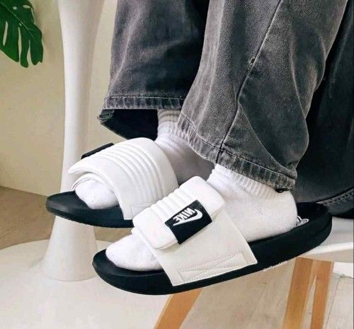 NIK.E OFFCOURT CLASSIC BLACK WHITE FLIP FLOP