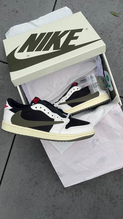 NIKKE AIR JORDAN 1 LOW X TRAVIS SCOTT OLIVE SEMI UA