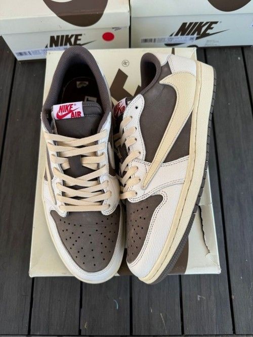 AIR JORDAN RETRO 1 travis scott LOW REVERSE MOCHA