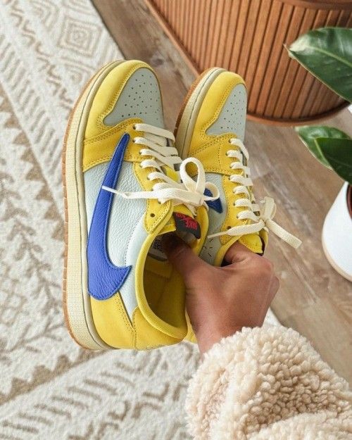 Air Jordan Retro 1 X Travis Scott Canary SEMI ua