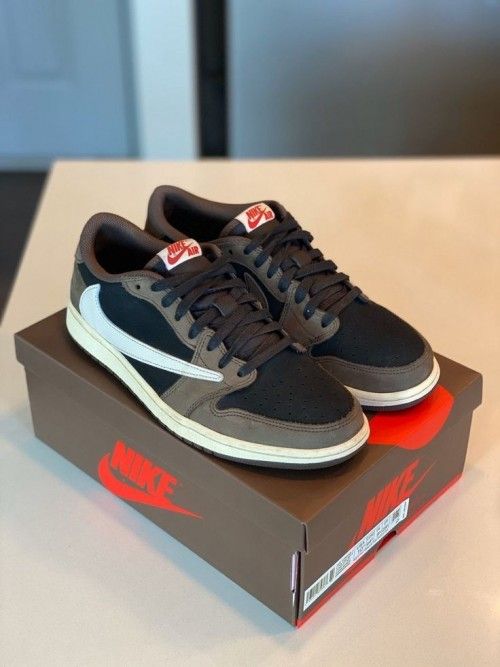 NIK_E AIR JORDAN RETRO 1 LOW X TRAVIS SCOTT MOCHA SEMI UA