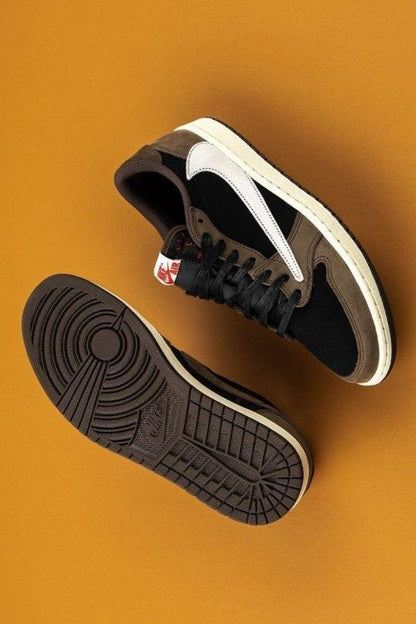 NIK_E AIR JORDAN RETRO 1 LOW X TRAVIS SCOTT MOCHA SEMI UA