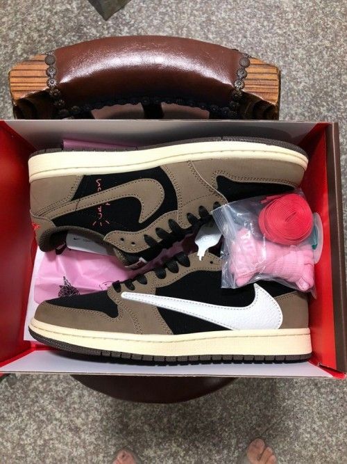 NIK_E AIR JORDAN RETRO 1 LOW X TRAVIS SCOTT MOCHA SEMI UA