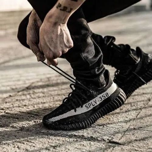 ADDIDAS YEEZY 350 V2 OREO