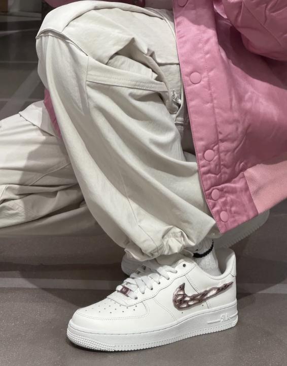Nik.e Air Force 1 LX Molten Swoosh