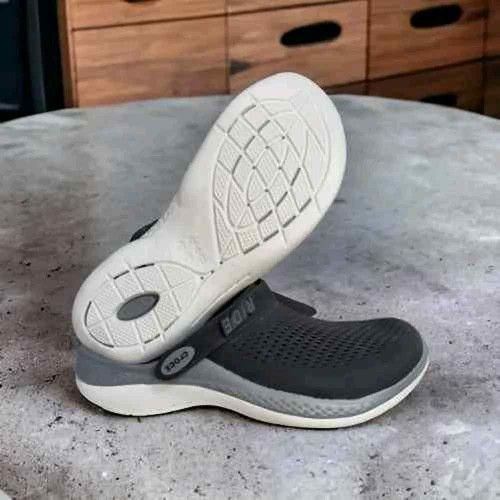 CROCCS 360 BLACK WHITE FOR MEN CLOG