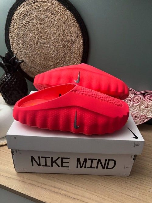 MIND 001 CLOGS RED 002