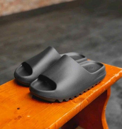 ADDIDAS YEEZY SLIDES ONYX SEMI UA