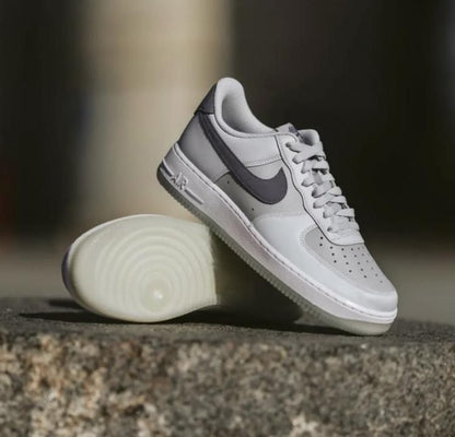NIKKE AIRFORCE 1 LOW LIGHT CARBON PURE PLATINUM