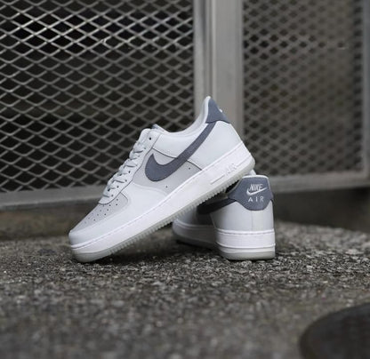NIKKE AIRFORCE 1 LOW LIGHT CARBON PURE PLATINUM